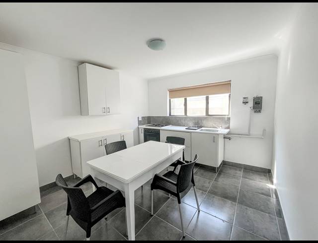 1 BEDROOM FLAT TO LET IN PINELANDS